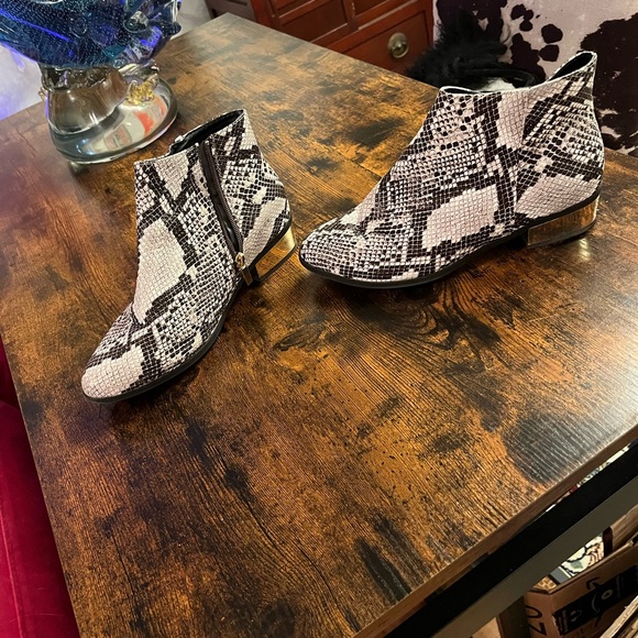 Faux snakeskin booties - Picture 4 of 11